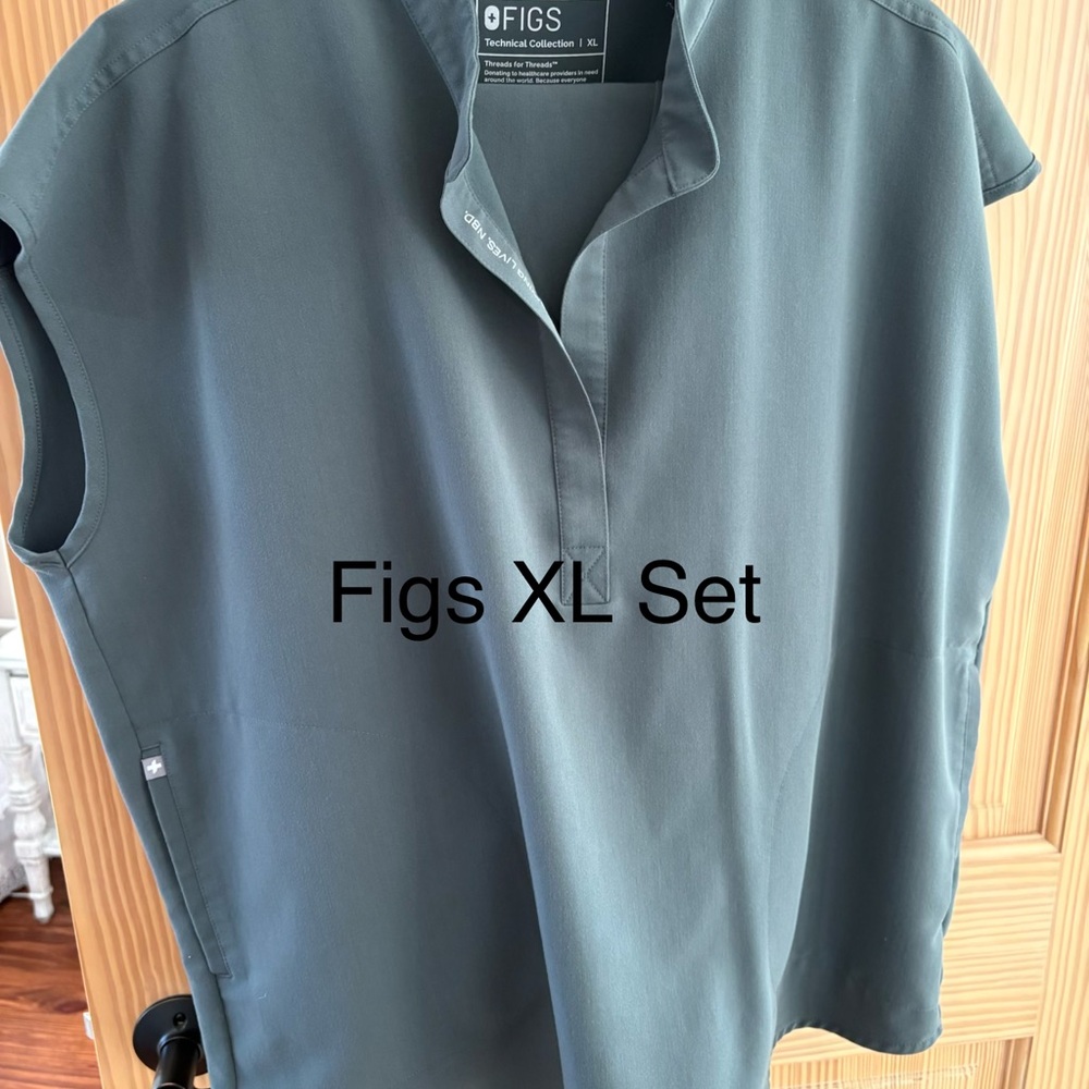 Figs Women’s Green Scrub Set - Size XL
